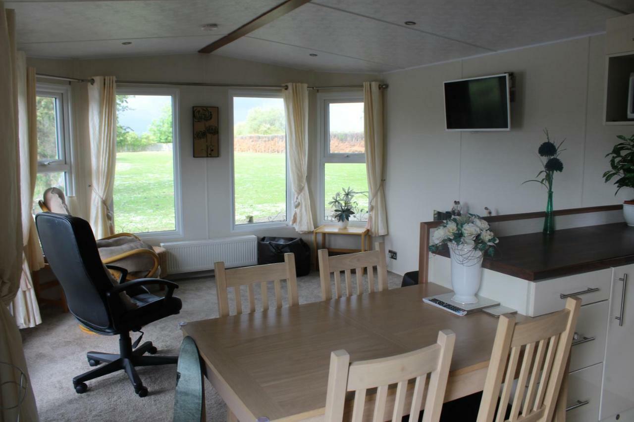 Marshlands Lakeside Nature Retreat Barton-upon-Humber Екстериор снимка