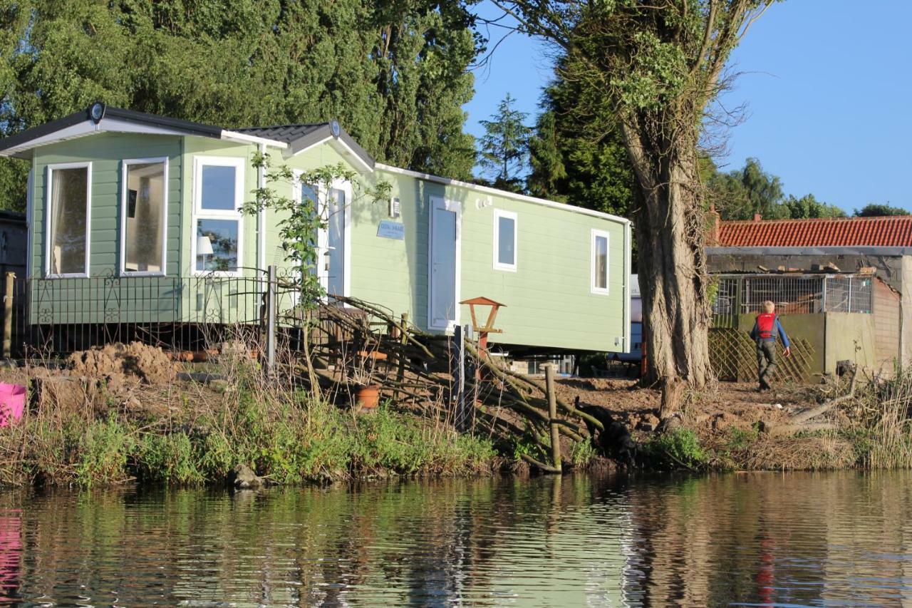 Marshlands Lakeside Nature Retreat Barton-upon-Humber Екстериор снимка